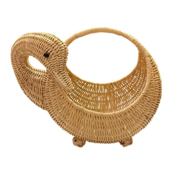 Vintage Swan Wicker Basket - Picture 1 of 11